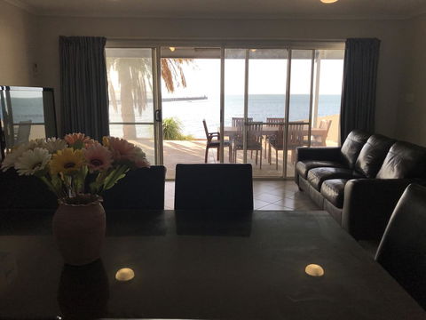 Beachside & Jetty View Apartment 6 - Captain\'s Apt - Accommodation Search 31