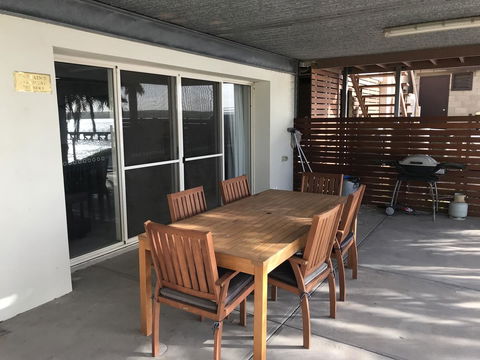 Beachside & Jetty View Apartment 6 - Captain\'s Apt - Accommodation Search 38
