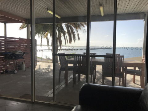 Beachside & Jetty View Apartment 6 - Captain\'s Apt - Accommodation Search 36