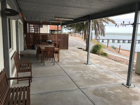 Beachside & Jetty View Apartment 6 - Captain\'s Apt - Accommodation Search 37