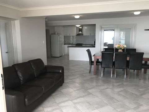 Beachside & Jetty View Apartment 6 - Captain\'s Apt - Accommodation Search 32