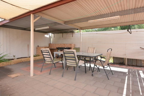 Motel Poinsettia - Accommodation Search 12