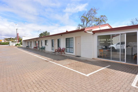 Motel Poinsettia - Accommodation Search 9