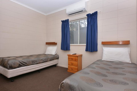 Motel Poinsettia - Accommodation Search 16