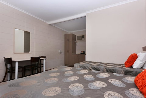 Motel Poinsettia - Accommodation Search 18