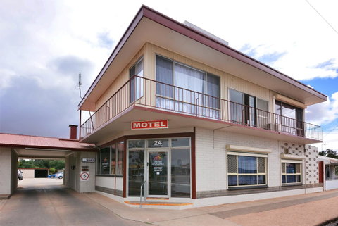 Motel Poinsettia - Accommodation Search 13