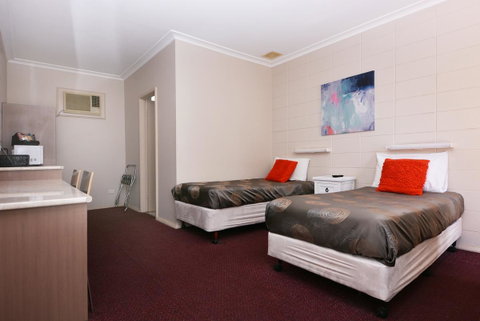 Motel Poinsettia - Accommodation Search 5
