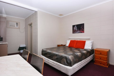 Motel Poinsettia - Accommodation Search 14