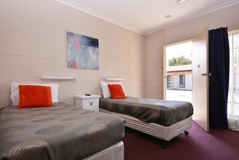 Motel Poinsettia - Accommodation Search 30