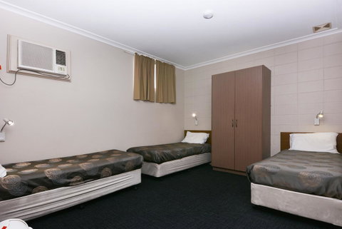 Motel Poinsettia - Accommodation Search 23