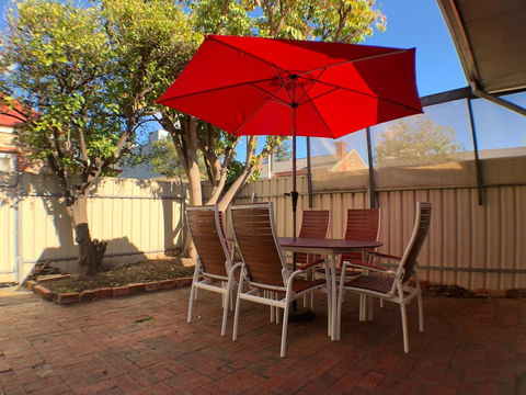 On Gilbert - Accommodation Search 10