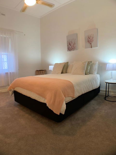 On Gilbert - Accommodation Search 7
