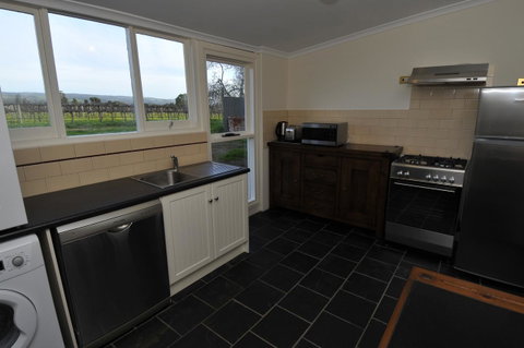 Peppermint Farm Cottage - Accommodation Search 6