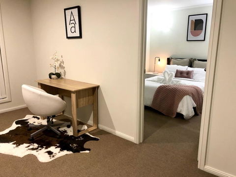 MODERN SPACIOUS 3 BR HOME - NEAR BEACH & AIRPORT - Accommodation Search 5