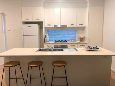 MODERN SPACIOUS 3 BR HOME - NEAR BEACH & AIRPORT - Accommodation Search 9