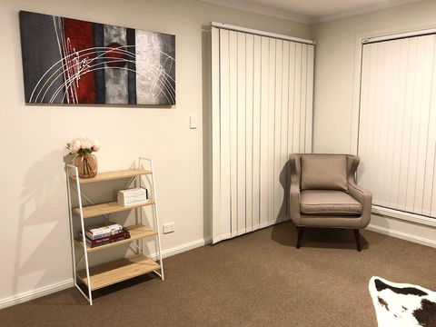 MODERN SPACIOUS 3 BR HOME - NEAR BEACH & AIRPORT - Accommodation Search 6