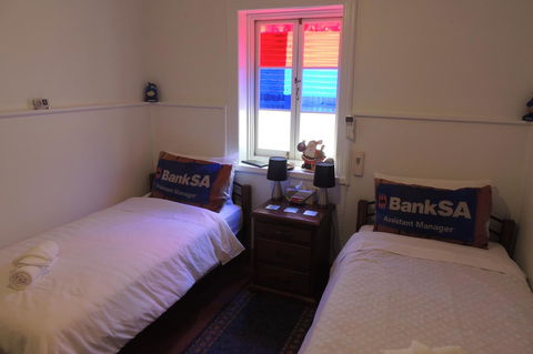 Wozza's B&B - Accommodation Search 10