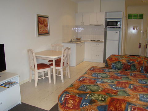 Dunsborough Central Motel - Accommodation Search 10