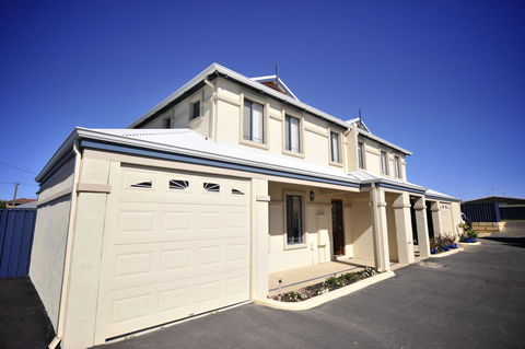 Palm Beach Manor - Accommodation Search 0