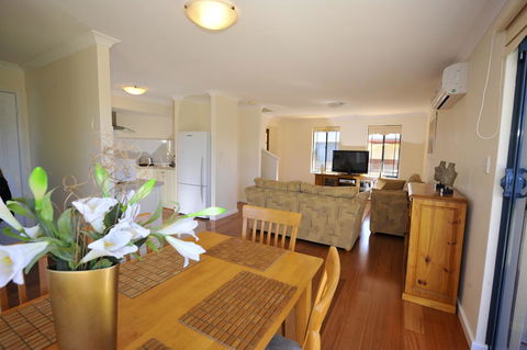 Palm Beach Manor - Accommodation Search 2