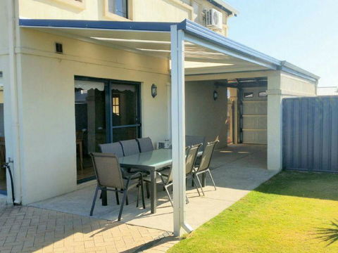 Palm Beach Manor - Accommodation Search 12