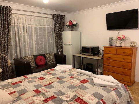 Ascot Comfort - Accommodation Search 8