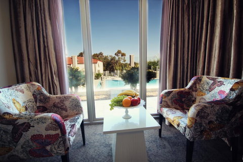 Swan River Hotel - Accommodation Search 36