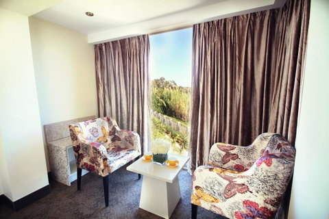 Swan River Hotel - Accommodation Search 39