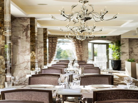 Swan River Hotel - Accommodation Search 16