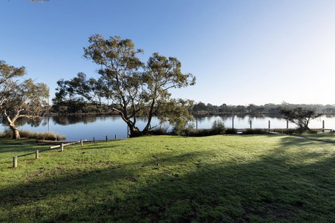 Swan River Hotel - Accommodation Search 43