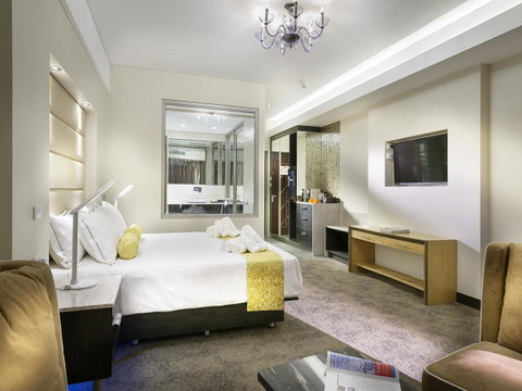 Swan River Hotel - Accommodation Search 24