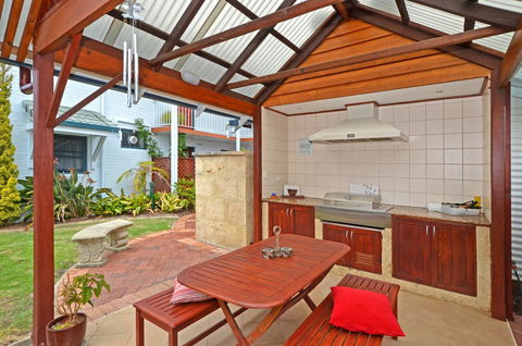 Dolphin Lodge Albany - Self Contained Apartments At Middleton Beach - Accommodation Search 18