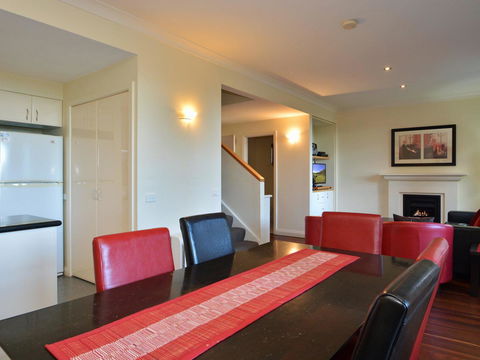 Villa Executive 2br Cypress DS Located Within Cypress Lakes Resort - Accommodation Search 5