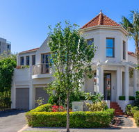 Kensington Self-Contained Modern House 89BROM - Accommodation Search