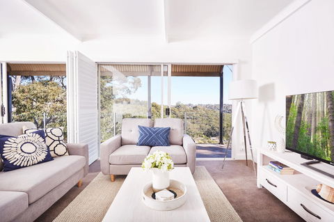 Bright And Spacious Family Home With Leafy Deck - Accommodation Search 14