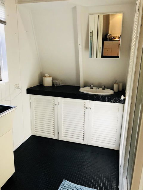 Little Blue Beach House - Accommodation Search 13
