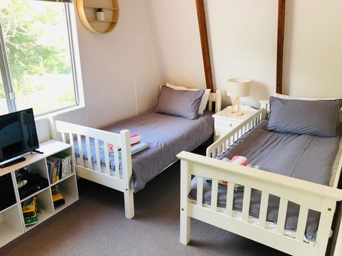 Little Blue Beach House - Accommodation Search 5