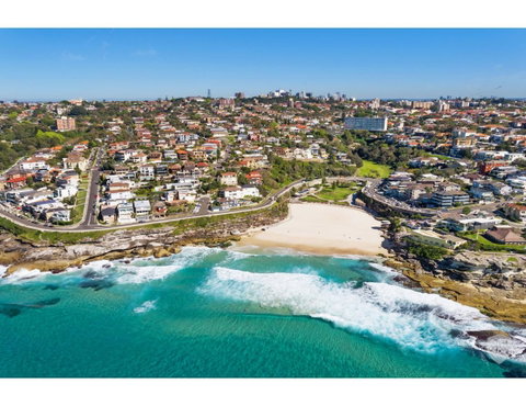Oceanside Elegance At Superb Home Steps From Sand - Accommodation Search 23
