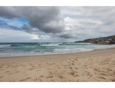 Oceanside Elegance At Superb Home Steps From Sand - Accommodation Search 22