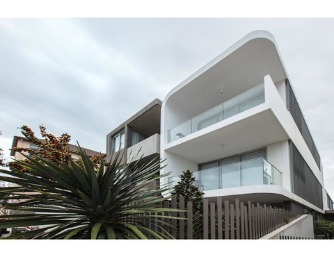 Oceanside Elegance At Superb Home Steps From Sand - Accommodation Search 19