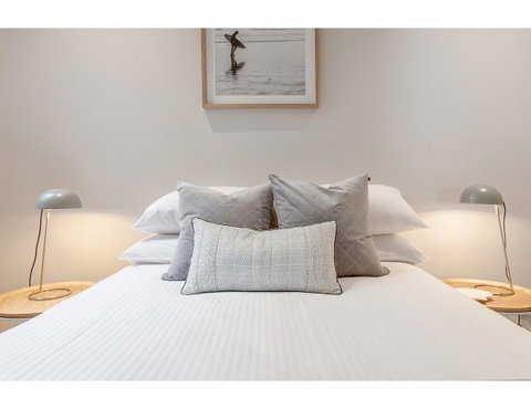 Oceanside Elegance At Superb Home Steps From Sand - Accommodation Search 11