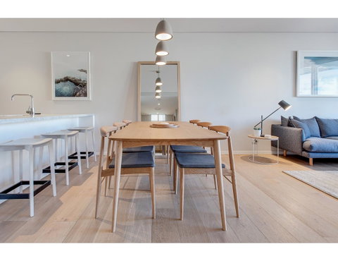 Oceanside Elegance At Superb Home Steps From Sand - Accommodation Search 6