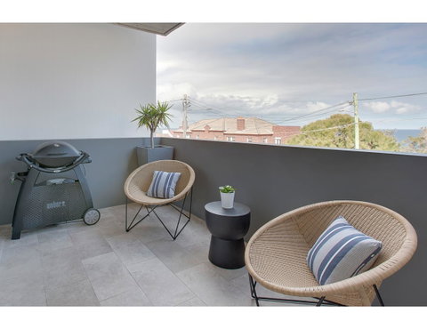 Oceanside Elegance At Superb Home Steps From Sand - Accommodation Search 14