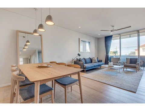Oceanside Elegance At Superb Home Steps From Sand - Accommodation Search 5