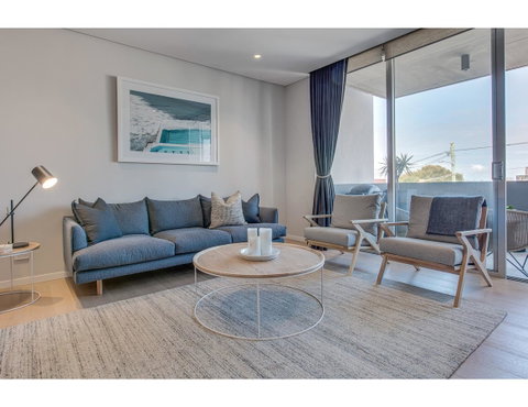 Oceanside Elegance At Superb Home Steps From Sand - Accommodation Search 0
