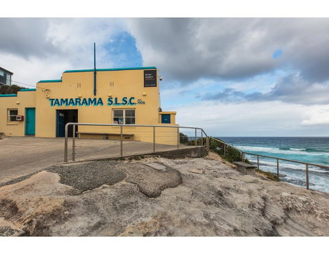 Oceanside Elegance At Superb Home Steps From Sand - Accommodation Search 21