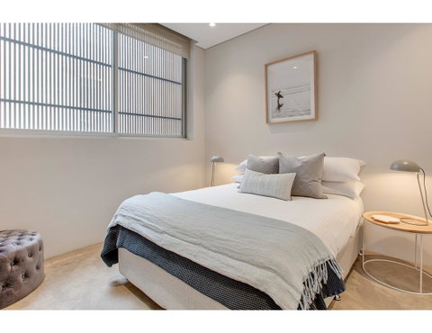 Oceanside Elegance At Superb Home Steps From Sand - Accommodation Search 9