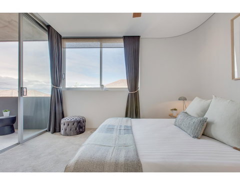 Oceanside Elegance At Superb Home Steps From Sand - Accommodation Search 10