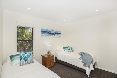 Beachfront 2 - Accommodation Search 15