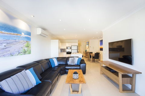 Beachfront 2 - Accommodation Search 9